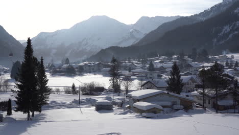 Landschaft-Des-Alpinen-österreichischen-Dorfes-Im-Winter-Mit-Schnee-4k-Aufnahmen