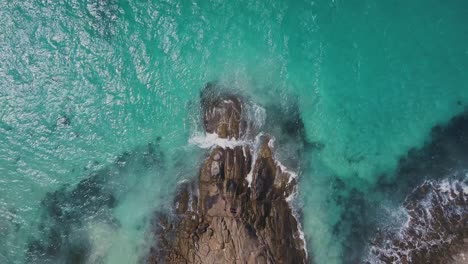 Bird's-eye-view-of-waves-retracing-from-rocky-Australian-coastline