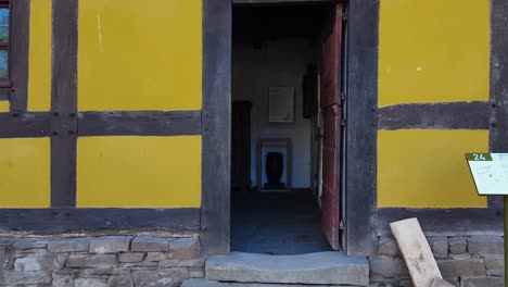Casa-De-Madera-Amarilla---Siglo-XVI