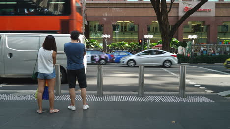 Singapur-–-Circa-Zeitraffer,-Während-Die-Menschen-Ihrem-Tag-Nachgehen