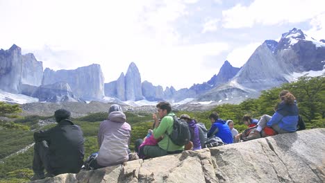 Group-of-hikers-admiring-the-mountain-range-at-Britanico-Lookout-in-Torres-Del-Paine-National-Park,-Patagonia,-Chile