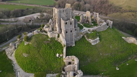 Color-contrast-of-green-hill-and-Corfe-castle-ruins-in-county-Dorset,-England