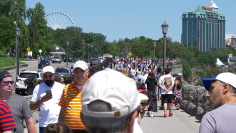 Tourist-People-walking-in-Niagara-Falls,-Ontario-on-a-sunny-day-STATIC