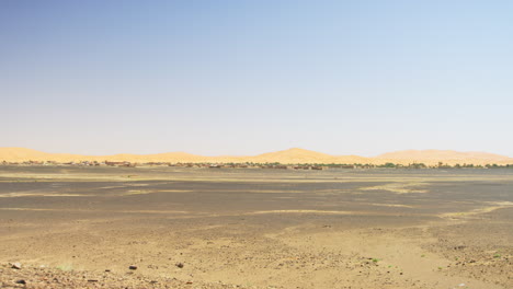 The-desert-town-of-Merzouga,-in-the-Moroccan-Sahara