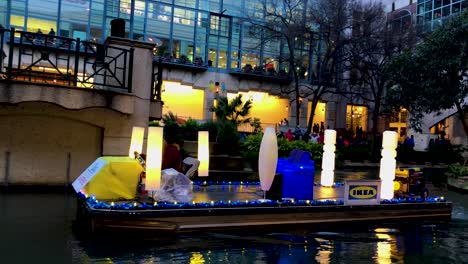 The-Parade-of-Lanterns-celebration-kicks-colorfully-lit-boats-on-the-San-Antonio-Riverwalk