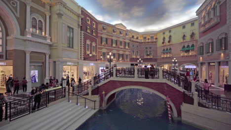 Macao,-China---Hermosa-Decoración-Interior-Y-Zona-Comercial-En-El-Hotel-Y-Casino-Venetian-Macao