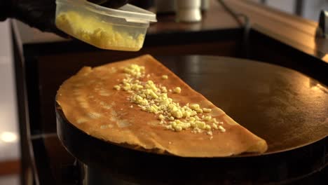 Hinzufügen-Vorbereitung-Käse-Crêpe-Zeitlupe