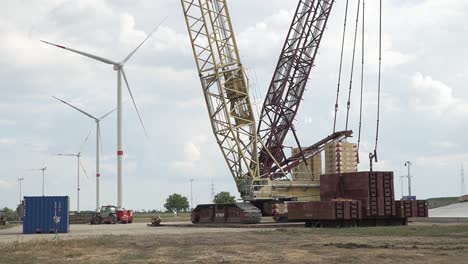 The-crane-used-for-construction-of-a-windmill