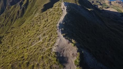 Direkt-über-Einem-Bergrücken-In-Neuseeland