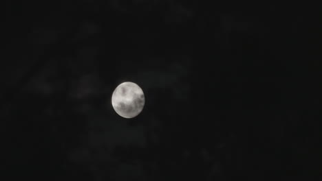 Time-Lapse-of-Full-moom-moving-across-clouds-in-the-dark-night,-Mystic-Concept