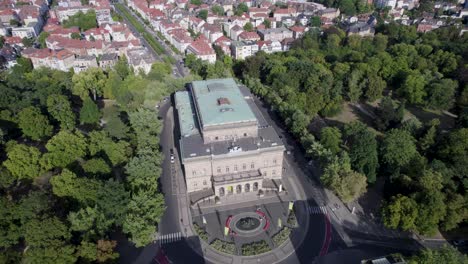 Aerial-view-of-Braunschweig-State-Theatre-and-park,-Braunschweig,-Lower-Saxony,-Germany