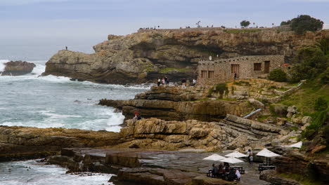 Sea-cliffs-and-dramatic-coastline-of-historic-Old-Harbour-in-Hermanus