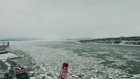 Video-De-Abejón-Aéreo-Del-Lago-Congelado-De-La-Ciudad-De-Quebec