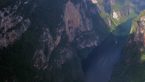 Aerial-shot-of-the-Sumidero-Canyon,-Chiapas-Mexico