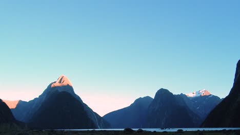 Time-Lapse-of-the-Sunset-at-Milford-Sound-in-Fiordland-National-Park,-New-Zealand