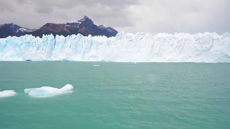 Iceberg-walls-of-Perito-Moreno-glacier-Patagonia-Argentina