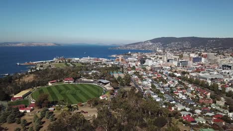 Wide-aerial-shot-overlooking-city-of-Hobart,-Tasmania,-Australia