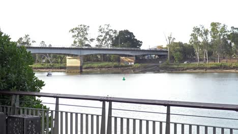 Autos,-Die-Die-Fitzroy-River-Bridge-überqueren