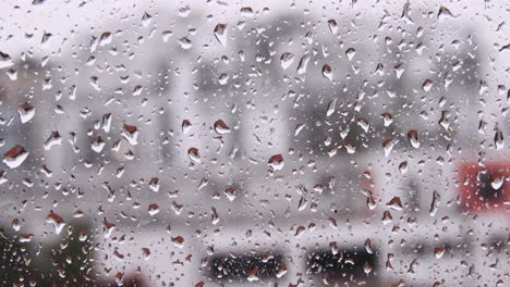Summer-rain-on-the-glass