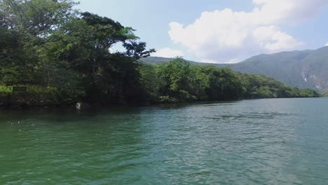 Filmische-Luftaufnahme-Des-Grijalva-Flusses-In-Der-Sumidero-Schlucht,-Chiapas,-Mexiko