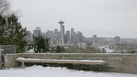 Horizonte-De-Seattle-En-Un-Día-De-Invierno-Cubierto-De-Nieve