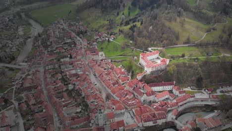 Round-drone-shot-of-a-castle-and-museum-Skofja-Loka,-Slovenia