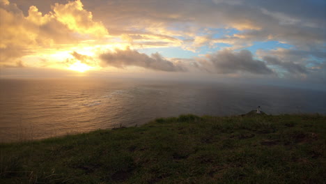 Zeitraffer-Des-Mystischen-Cape-Reinga-Während-Des-Sonnenuntergangs,-Neuseeland