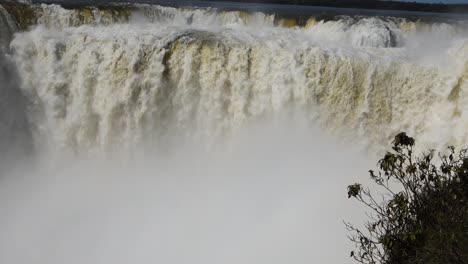 Caída-De-La-Garganta-Del-Diablo,-En-El-Río-Iguazú,-Frontera-Brasil-Argentina-1