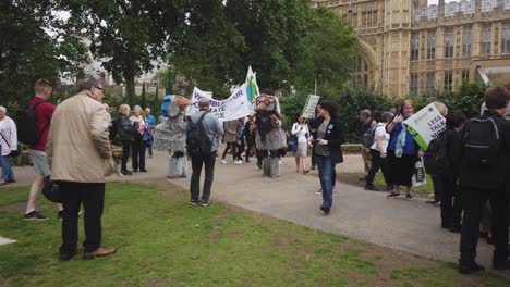Climate-change-protestors-lobby-outside-Parliament-and-along-the-Thames-with-placards