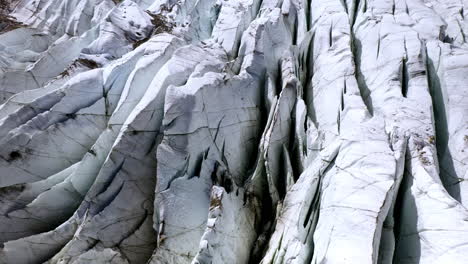 Drohnenschuss-über-Gletscher-Bei-Fairy-Meadows-Pakistan,-Filmische-Weitwinkelaufnahme