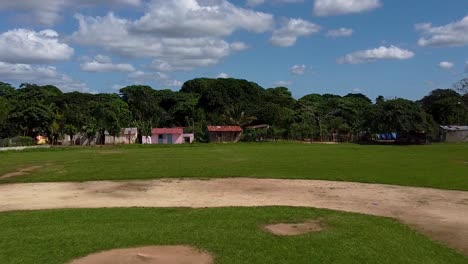 Un-Campo-De-Beisbol-En-Una-Zona-Rural-De-La-Republica-Dominicana