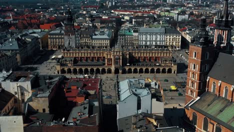 Sukiennice-monument-in-Kraków,-aerial-4k-footage