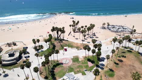 Aerial-tracking-shot-of-Venice-Beach-SkatePark-where-Olympics-2028-will-take-place,-California