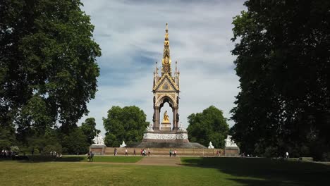 The-Albert-Memorial-in-Kensington-Gardens-and-near-the-Royal-Albert-Hall,-commissioned-by-Queen-Victoria,-London,-UK
