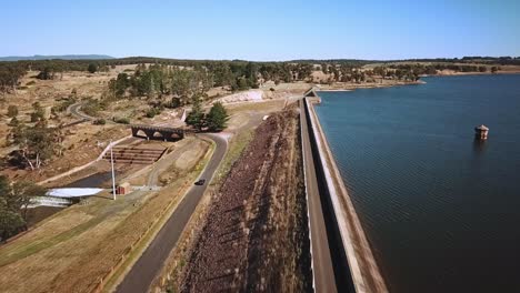 Luftaufnahme-Der-Staumauer-Des-Upper-Coliban-Reservoir,-Central-Victoria,-Australien,-Januar-2019