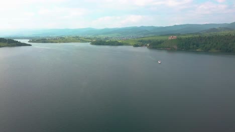 Aerial-shot-of-the-Lake-Czorsztynskie-in-the-Niedzica-Castle-area-in-Poland