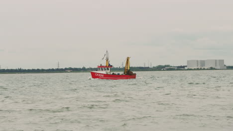Fishing-Boat-leaving-Mersea-Island-in-the-UK