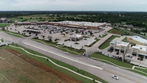 Dies-Ist-Eine-Luftaufnahme-Des-Einkaufszentrums-Kroger-In-Bartonville,-Texas