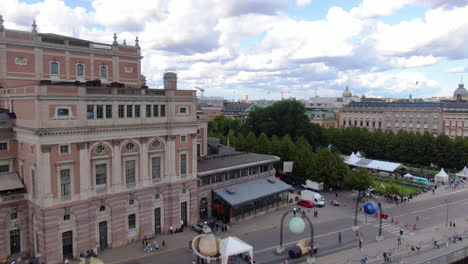 Aerial-rise-from-Royal-Swedish-Opera-house-towards-King's-Garden