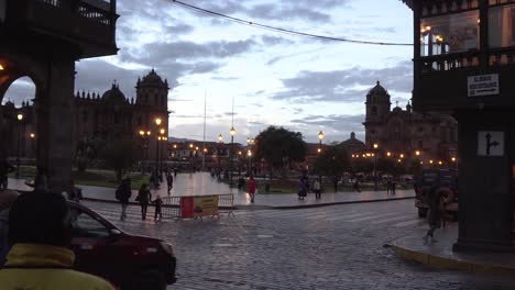 People-on-street-of-Cuscos-main-square-Plaza-de-Armas,-Peruvian-Andes