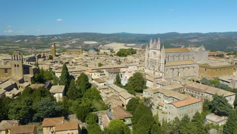 Aerial-Sliding-Shot-with-Orvieto-Cathedral--in-Background