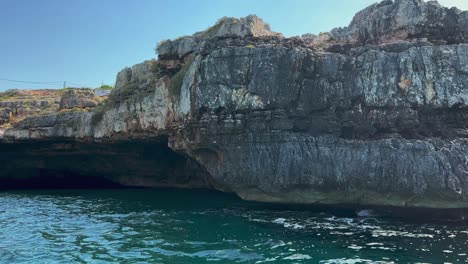Tour-boat-at-Grotta-del-Presepe-or-Nativity-Scene-Grotto-along-Ionian-coast-of-Salento-in-Apulia,-Italy