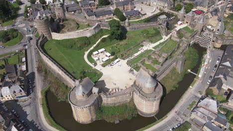 Aerial-top-down-rising-over-ramparts-and-moat-of-Fougères-castle,-Ille-et-Vilaine-in-France