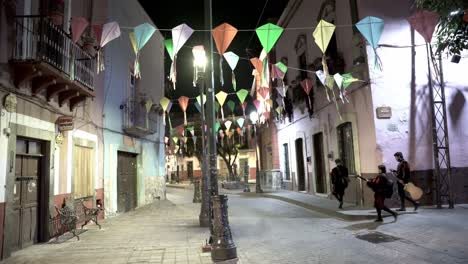 Handmade-kites-for-Mexican-festivities-in-Guanajuato-downtown-1