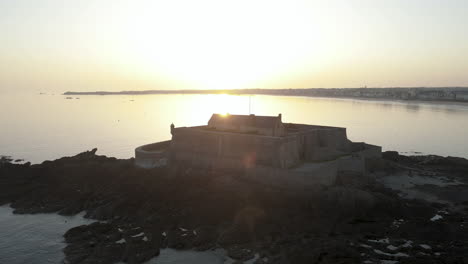 Fort-Du-Petit-Be-Bei-Sonnenuntergang,-Saint-malo,-Bretagne-In-Frankreich