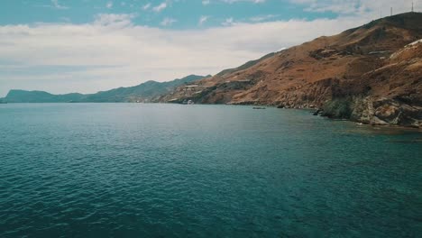 Luftaufnahme-Der-Südküste-Kretas-Mit-Türkisfarbenem-Wasser-Und-Wunderschöner-Landschaft-2