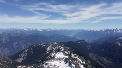 Wunderschöne-Berglandschaft-In-Der-Nähe-Von-Pemberton-Meadows-Sugarloaf-Peak---Luftaufnahmen-Von-Drohnen-British-Columbia-Kanada-4k
