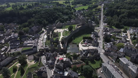 Fougères-castle,-Ille-et-Vilaine-in-France.-Aerial-drone-descending
