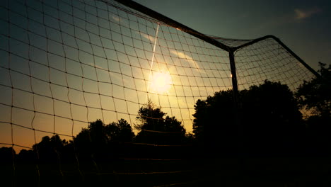 Sonnenaufgang-Durch-Ein-Fußballnetz