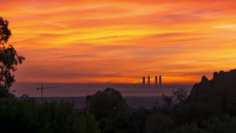 Zeitraffer-Eines-Wunderschönen-Sonnenaufgangs-In-Madrid,-Spanien